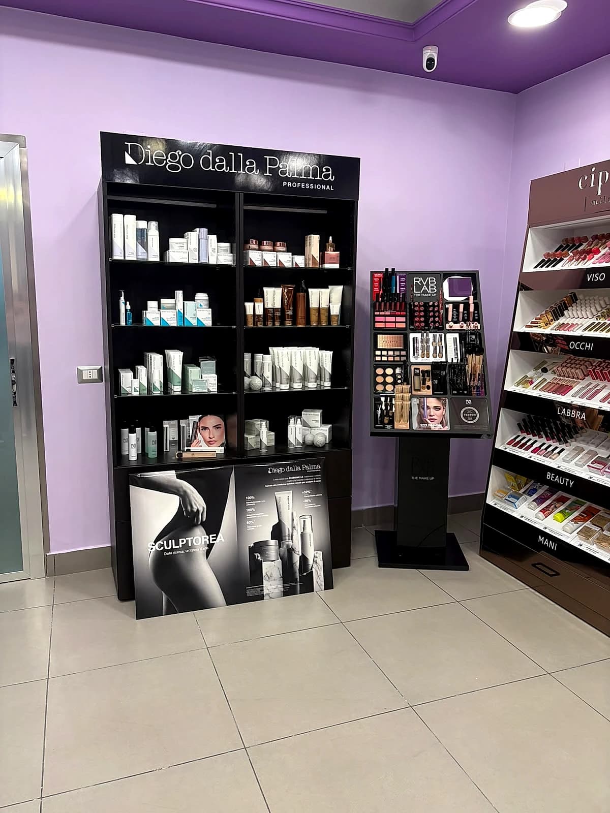 Espositore ufficiale Diego dalla Palma Professional e RVB LAB Make Up